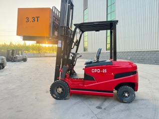 Electric Forklift vs Propane Forklift: Choosing the Right Power for Your Operation