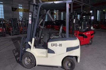 Clamp Forklift Truck: When the Forks Are Not Enough