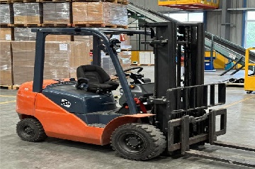4-Wheel Electric Forklift – The Complete 2026 Buyer‘s Guide